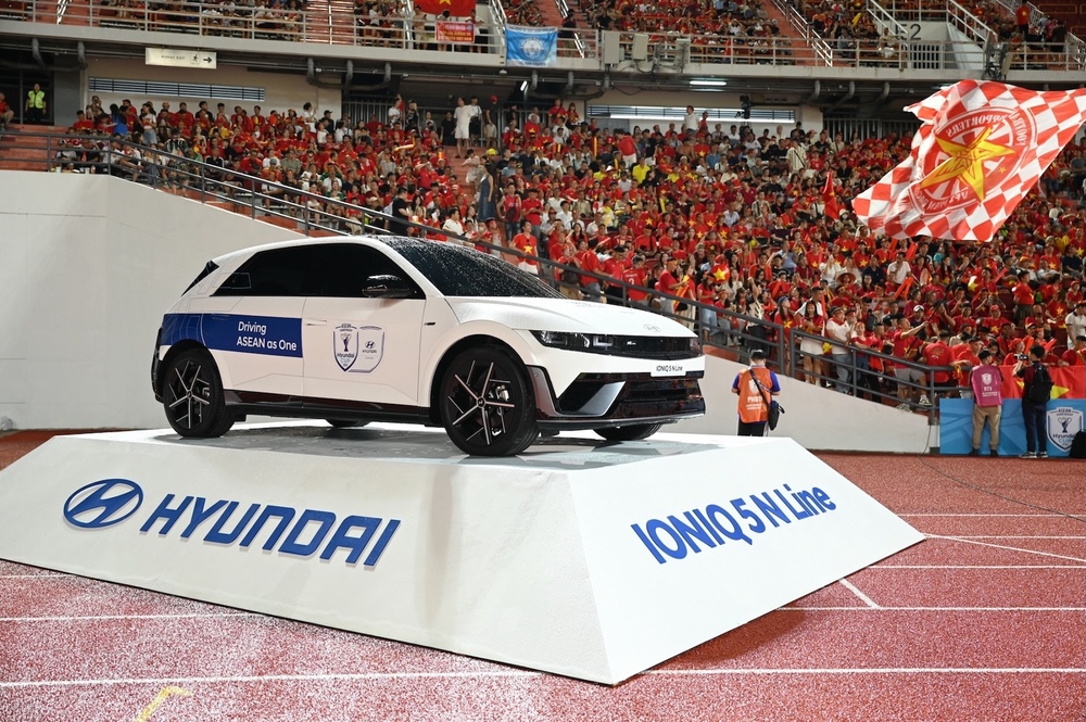 “ช้างศึก” สู้เต็มที่ เวียดนามบุกคว้าชัย 2-0 รอบชิงฯ นัดแรก ASEAN Hyundai Cup™ 2026  ก่อนตัดสินแชมป์นัดสุดท้าย ฮุนไดร่วมส่งแรงเชียร์ทีมชาติไทย ท่ามกลางบรรยากาศคึกคักจากแฟนบอลกว่า 26,415 คน  ก่อนลุ้นบทสรุปแชมป์อาเซียน 26 สิงหาคมนี้