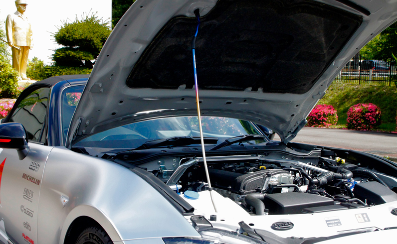 Fujitsubo ทำก้านค้ำฝากระโปรงไทเทเนียมสำหรับ Mazda Roadster ND