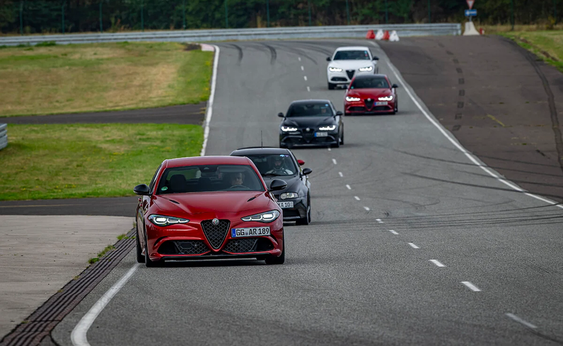 Alfa Romeo รวมรถคลาสสิกกว่า 240 คัน พร้อมเปิดตัว Giulia Luna Rossa ในเยอรมนี