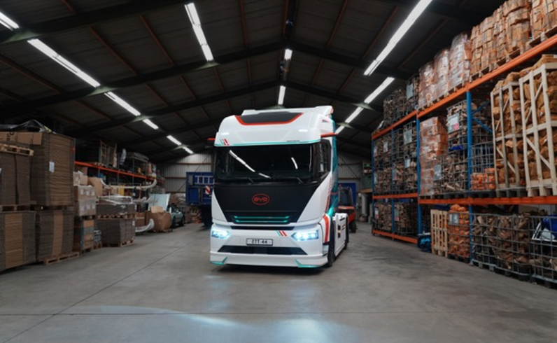 BYD ETT 44 รถหัวลากไฟฟ้าแบตเตอรี่ 651 kWh รองรับ MCS มากกว่า 1.5 MW