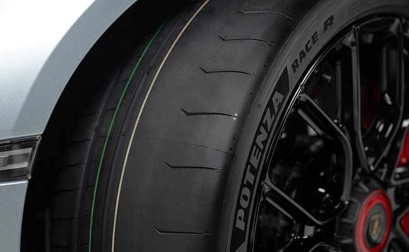 Bridgestone ทำ POTENZA RACE R เฉพาะ Lamborghini Revuelto SV หลังใหญ่ 345/30 ZR21