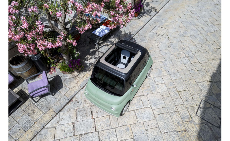 Fiat Topolino Dolcevita เพิ่มหลังคาผ้าใบเปิดได้ ขยายทางเลือกรถไฟฟ้าเมืองสไตล์อิตาลี