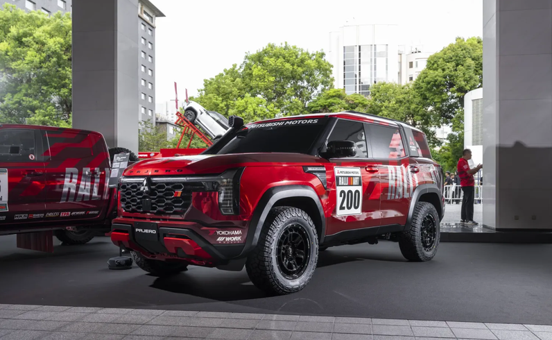 WORK โชว์ล้อ CRAG T-GRABIC II MC+ ต้นแบบบน Mitsubishi Pajero Rally Concept