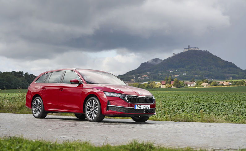 Škoda Octavia ฟูลไฮบริดครั้งแรก 125 kW แบต 1.6 kWh ไม่ต้องเสียบปลั๊ก