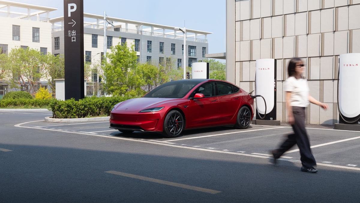 Tesla Model 3/Y ใหม่ในญี่ปุ่นรองรับ V2L อะแดปเตอร์ 15,000 เยน เริ่ม ม.ค. 2027