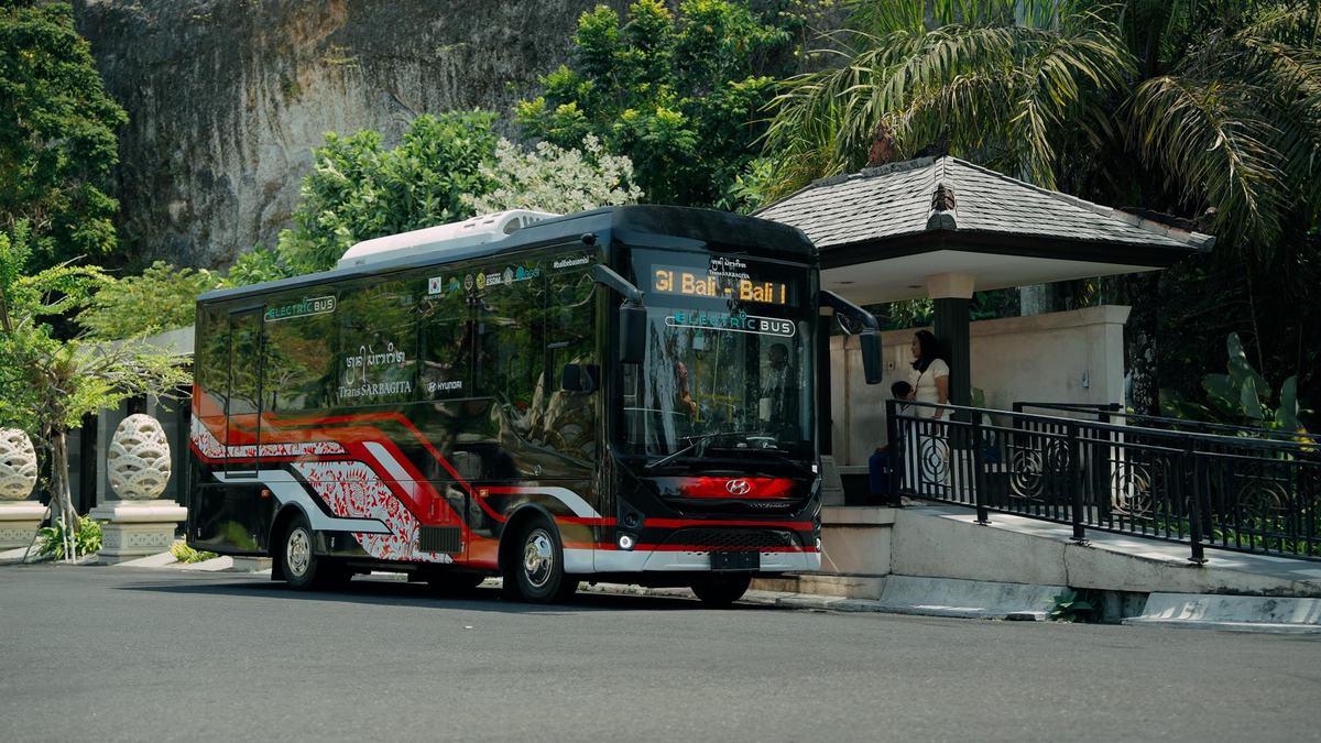 Hyundai ส่งมอบรถบัสไฟฟ้า 11 คันให้บาหลี แบต 128 kWh วิ่งมากกว่า 200 กม.