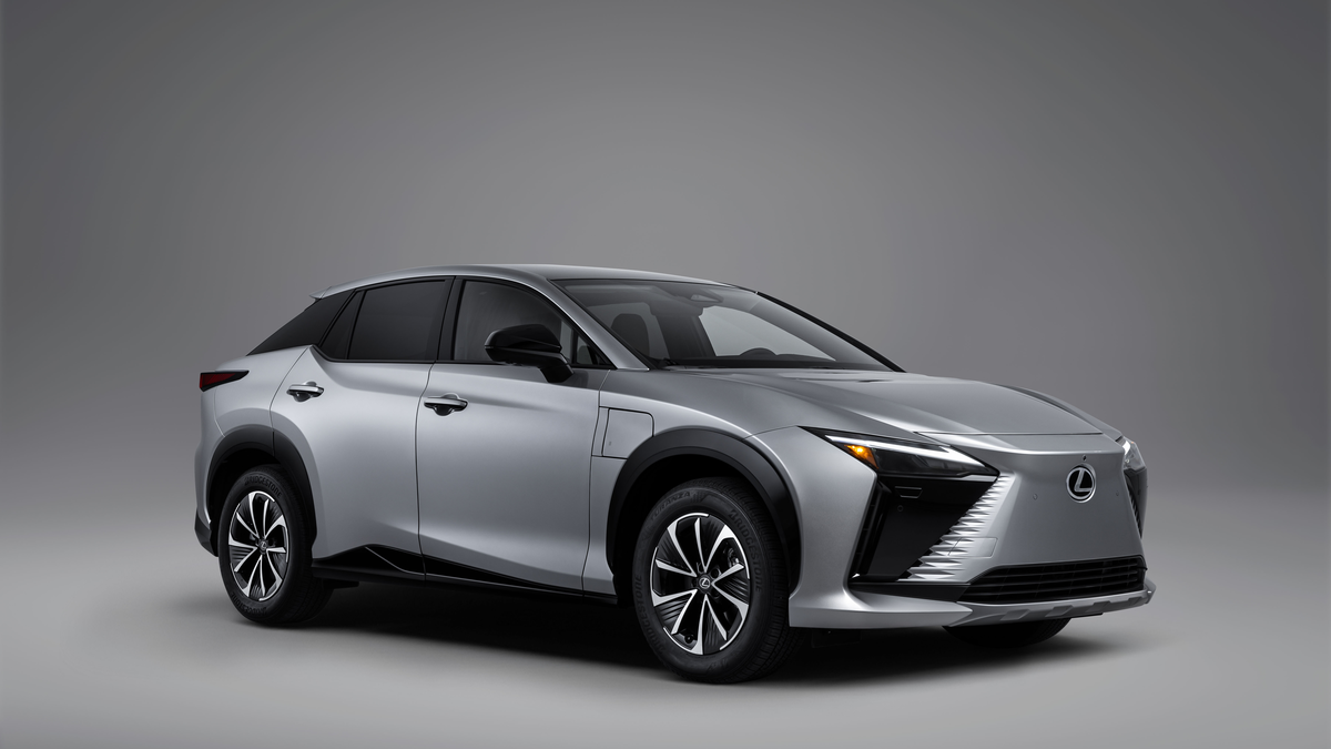 Lexus RZ 2027 วิ่งไกลสุด 301 ไมล์ ราคาเริ่ม 47,495 ดอลลาร์ในสหรัฐฯ