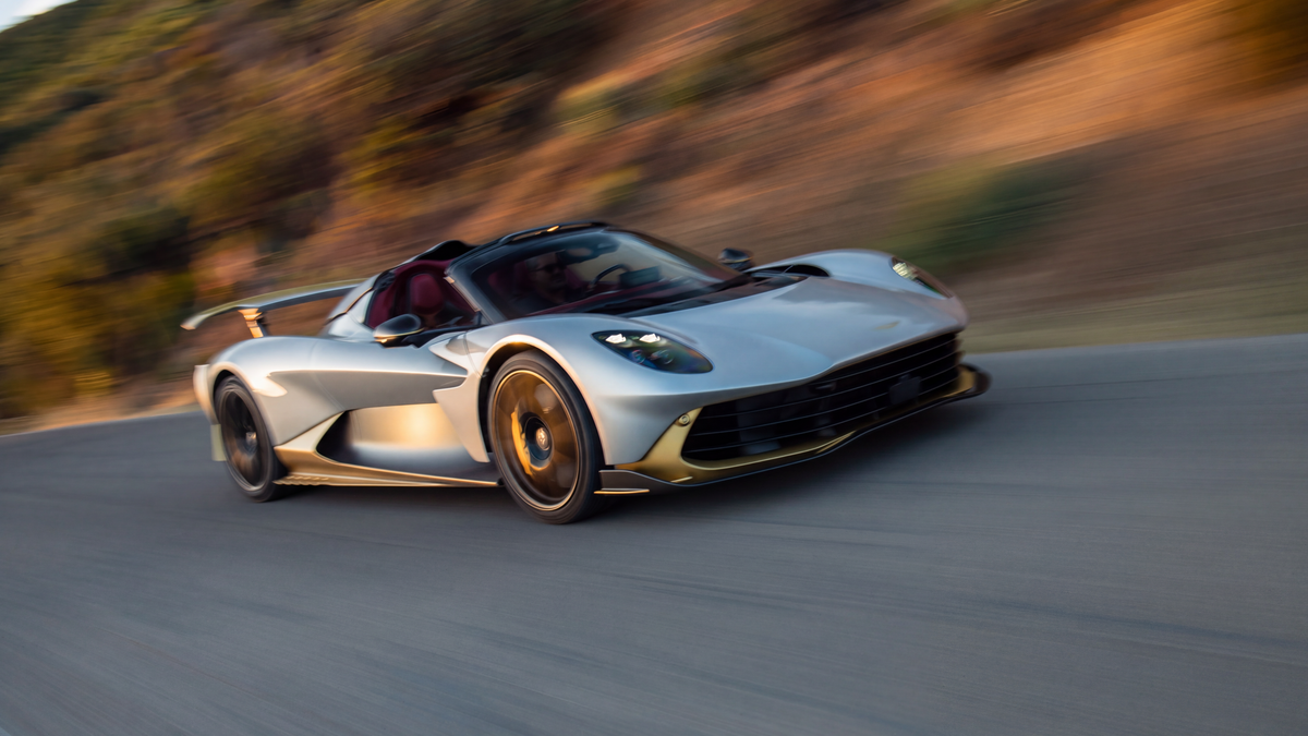 Aston Martin Valhalla Spider 1,079 PS ถอดหลังคาวิ่งได้ 350 กม./ชม.
