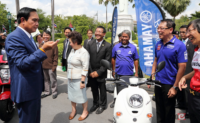 ยามาฮ่าโชว์ยนตกรรมยานยนต์ไฟฟ้า Yamaha E-Vino ณ ทำเนียบรัฐบาล